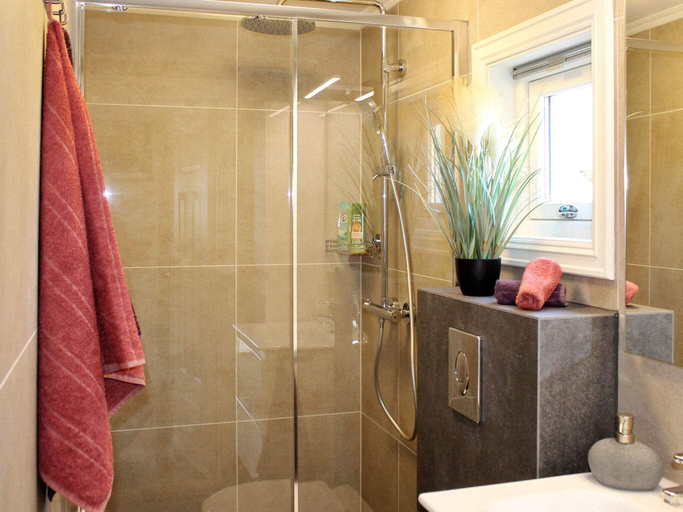 Bathroom 3, person holiday home in AVEROY, Averøy