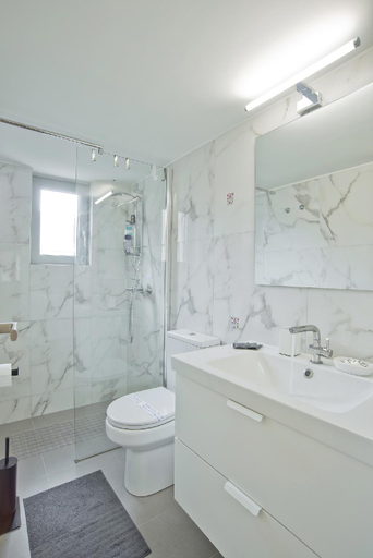 Bathroom 2, Athina, Attica