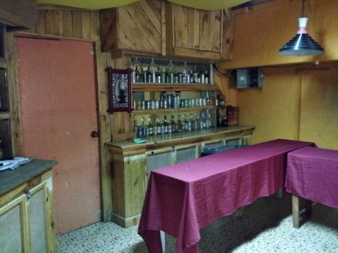 Food & Drinks 5, Famous Inn, Tagaytay City