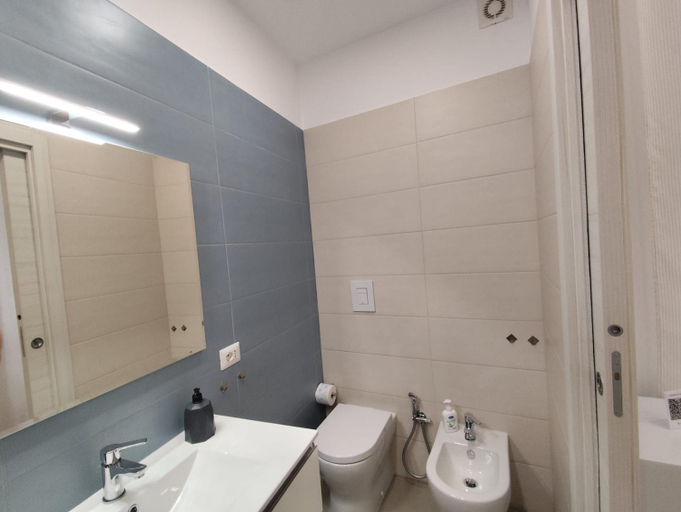 Bathroom 3, Gradini a Toledo, Napoli