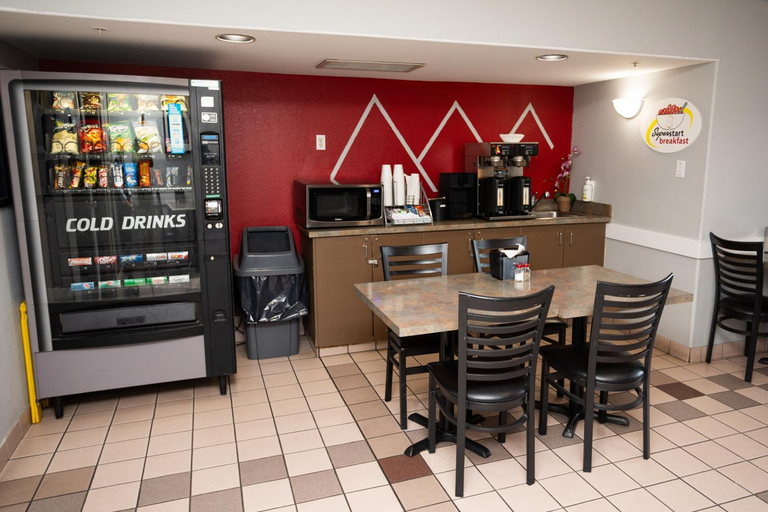 Food & Drinks 5, Ramada by Wyndham Cranbrook, East Kootenay