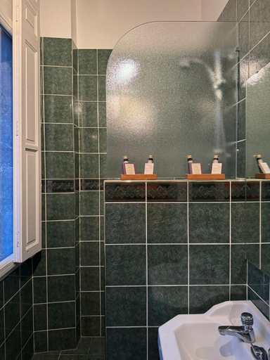 Bathroom 2, Chateau Moncassin, Lot-et-Garonne