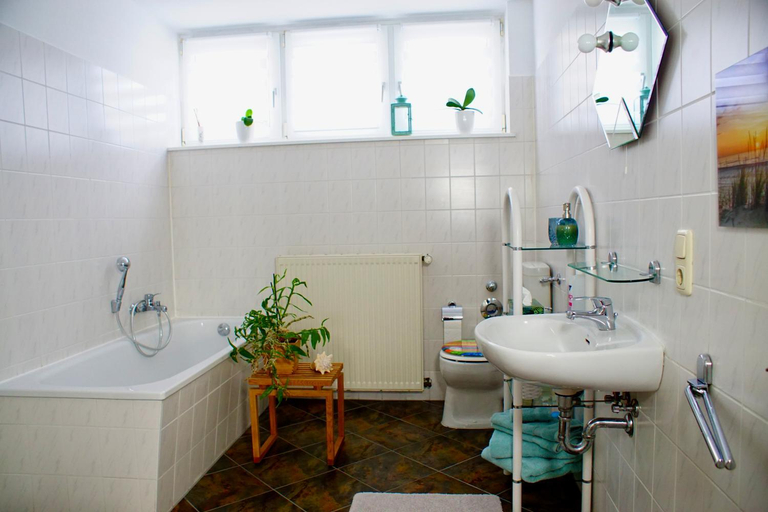 Bathroom 4, Villa Kayser, Burgenlandkreis