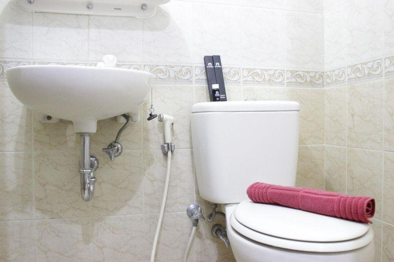 Bathroom 2, Cozy 2Br Apartment at Majesty Near Maranatha University, Bandung