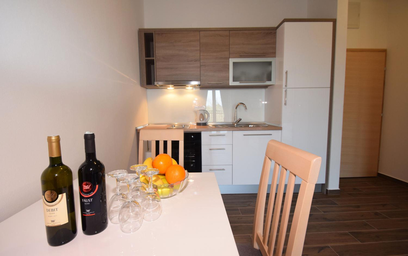 Others 5, Apartments Paklenica, Starigrad