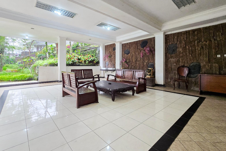 Public Area 2, RedDoorz @ Alam Hegar Cisarua Puncak, Bogor