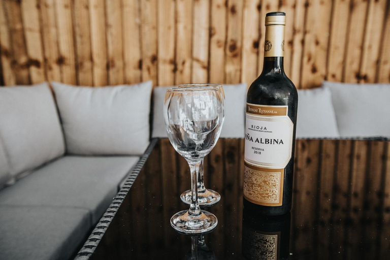 Food & Drinks 5, Grand Villa: 6 En-suites, Hot Tub, & Park View, Sefton
