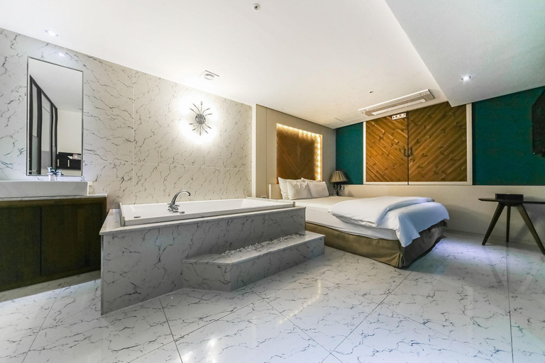 Bathroom, Changwon Sangnam-dong U, Changwon