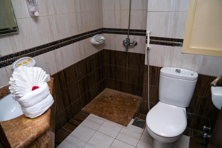 Bathroom 2, فندق الرسالة الذهبي 1 توصيل مجاني للحرم, Makkah