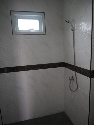 Bathroom 3, YYK Holiday Rooms, Nakhon Chaisi