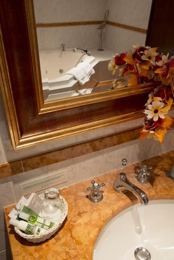 Bathroom 4, La Grange De Conde Chateaux Et Hotels Collection, Moselle