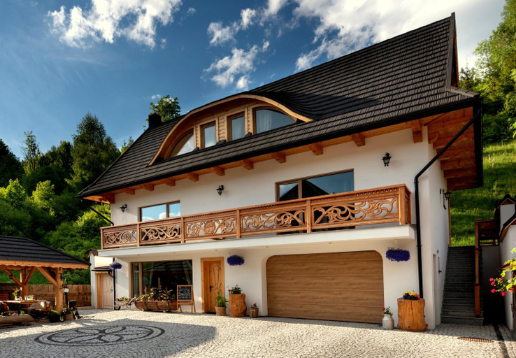 Exterior & Views