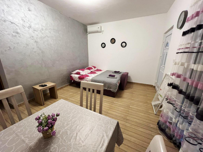 Others 5, MarBis Apartmani near the sea