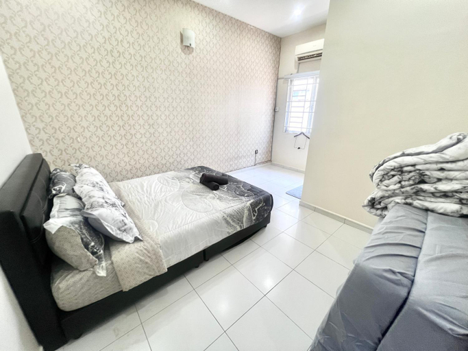 Bedroom 2, Lovely Homestay 911 ( Setia indah ), Johor Bahru