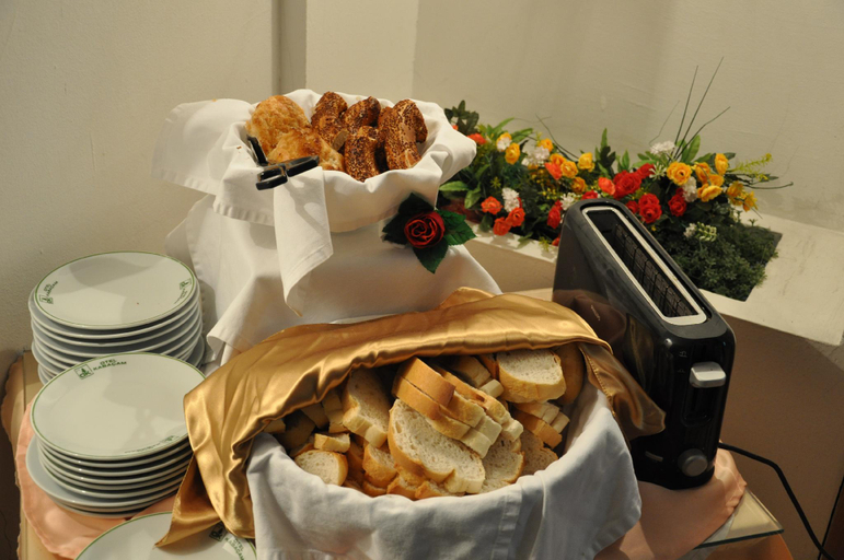 Food & Drinks 3, otel kabaçam, Konak