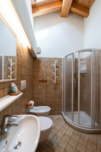 Bathroom 3, Maso Salim, Trento
