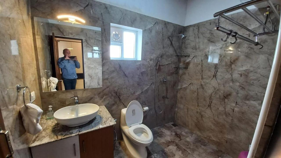 Bathroom, Orchard Valley View, The Nilgiris