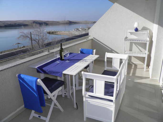Others 4, Apartments Perla, Pag