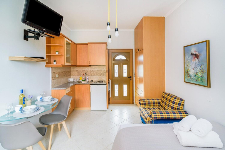3, Stavros Marillia Apartment with porch, Crete