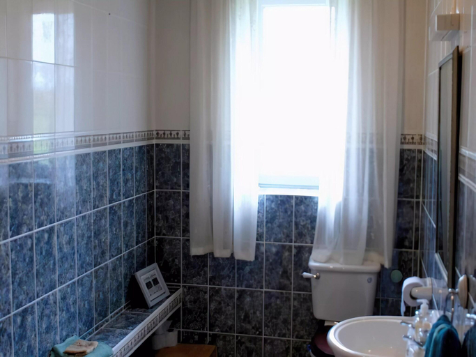 Bathroom 3, Tranquil Cottage in Normandy, Calvados