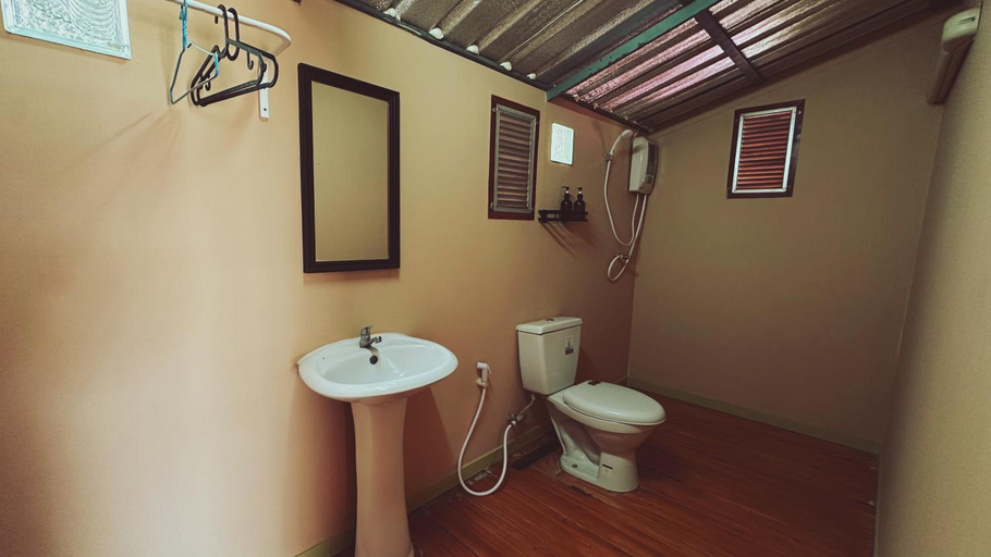 Bathroom 2, Ing Nam Tha Jin (Tha Jin Resort), Muang Suphanburi