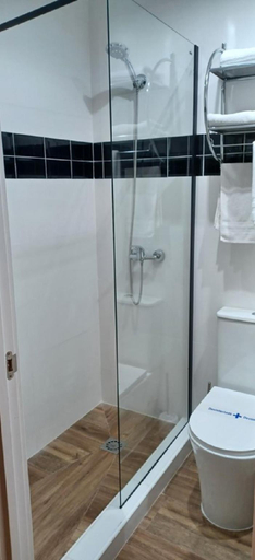 Bathroom 2, Hostal Aravaca , Madrid