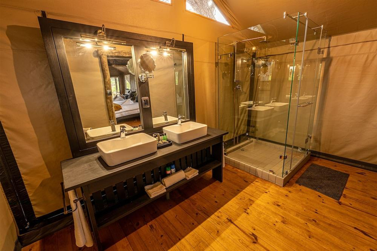 Bathroom 3, Mogotlho Safari Lodge, Ngamiland East