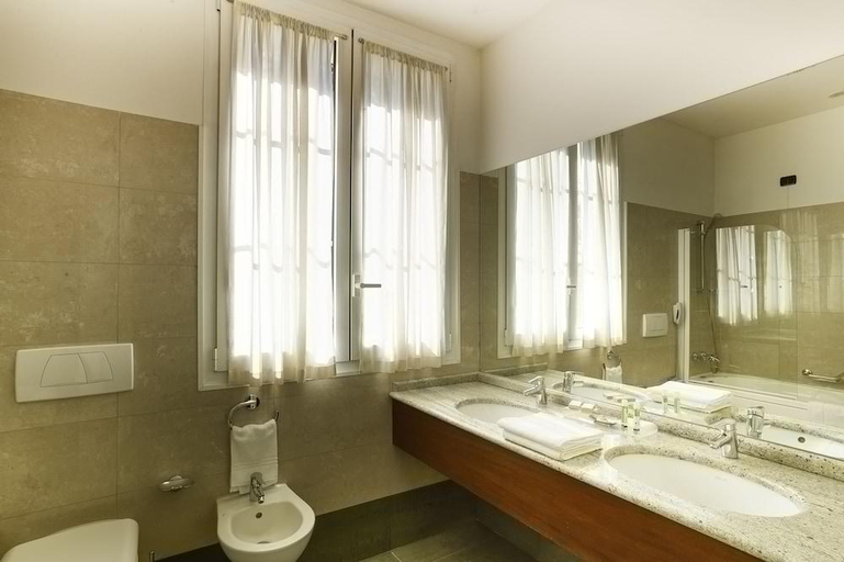 Bathroom 3, Le Siepi, Bologna