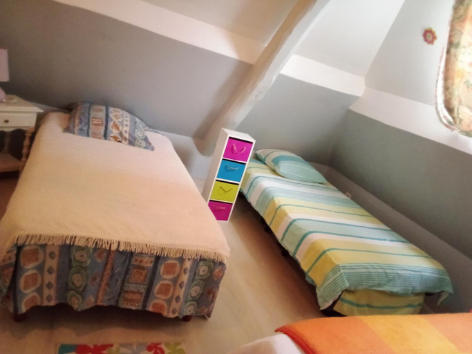 Bedroom 2, Les Marronniers, Eure