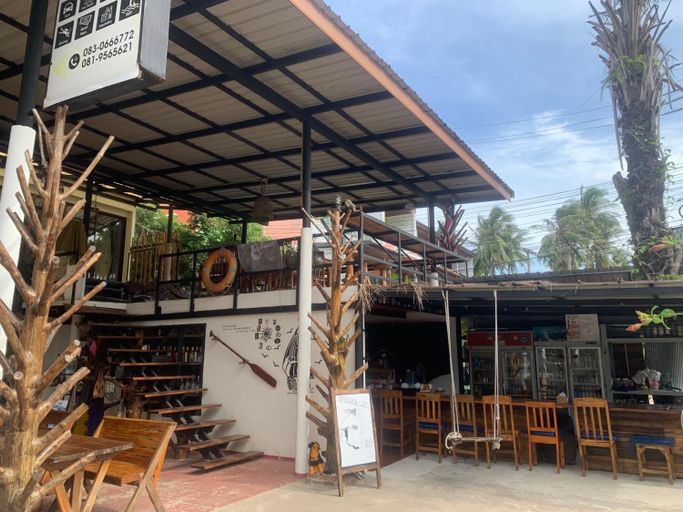 Food & Drinks 2, Pirates Terrace, Pathiu