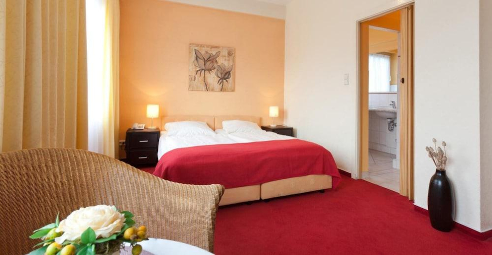 Bedroom 3, Hotel Imperial, Hamburg