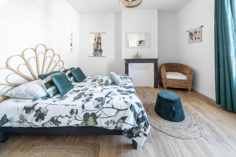 Bedroom 2, La Grande Maison Gannat, Allier