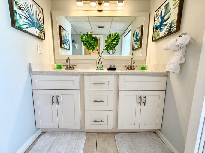 Bathroom 3, Emerald Bay Escape, Bay