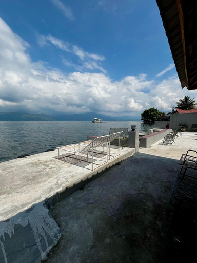 Others 3, Gokhon Guest House, Samosir