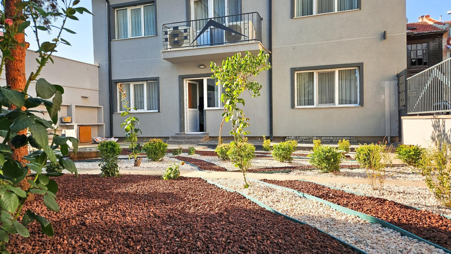 Others 4, GARDEN'S ROOM, Merkez