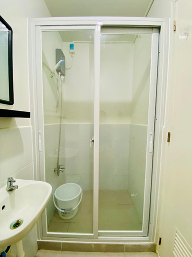 Bathroom 3, Renovated Nearest Condo in Airport, Malls &School, Lapu-Lapu City