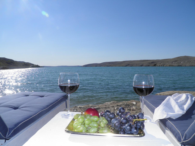 Food & Drinks, Apartments Perla, Pag