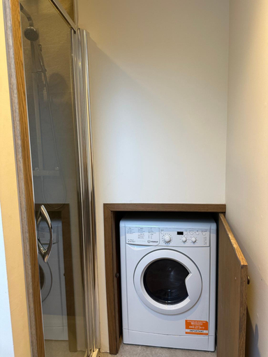 Bathroom 2, Skyelander Apartments, Highland