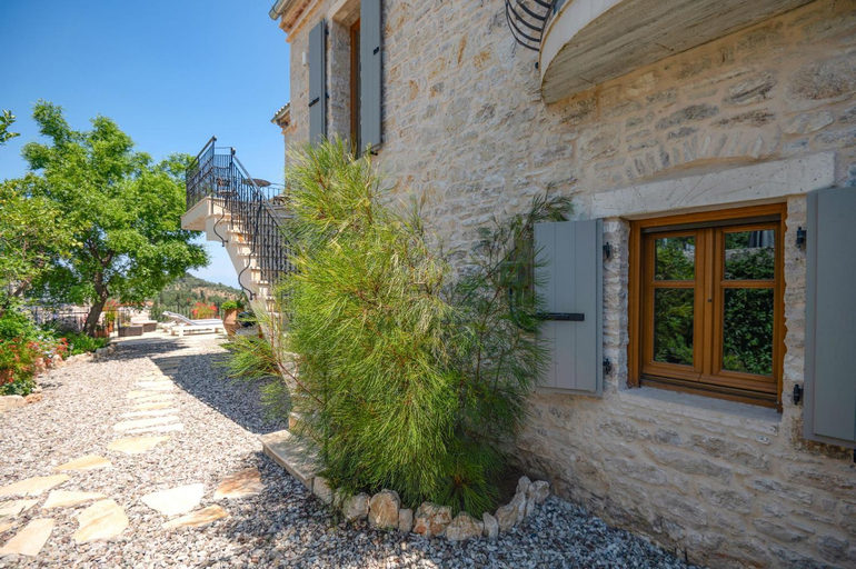 Garden 3, Bee Tree Villa in Corfu, Ionian Islands