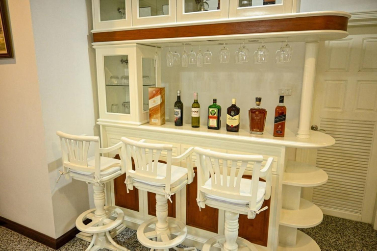 Food & Drinks, Ishara Villa, Pattaya