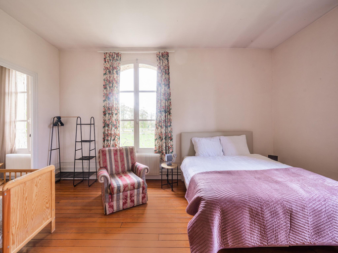 Bedroom 2, Holiday home adjoining a chateau., Ardennes