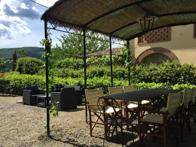 Food & Drinks, Rustic Comfort with Modern Touch, Arezzo