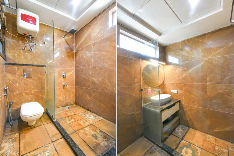 Bathroom 4, Fabhotel Just Inn, Delhi