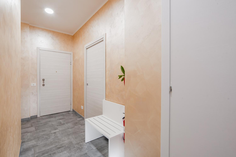 Others 5, Room Milano Navigli, Milano