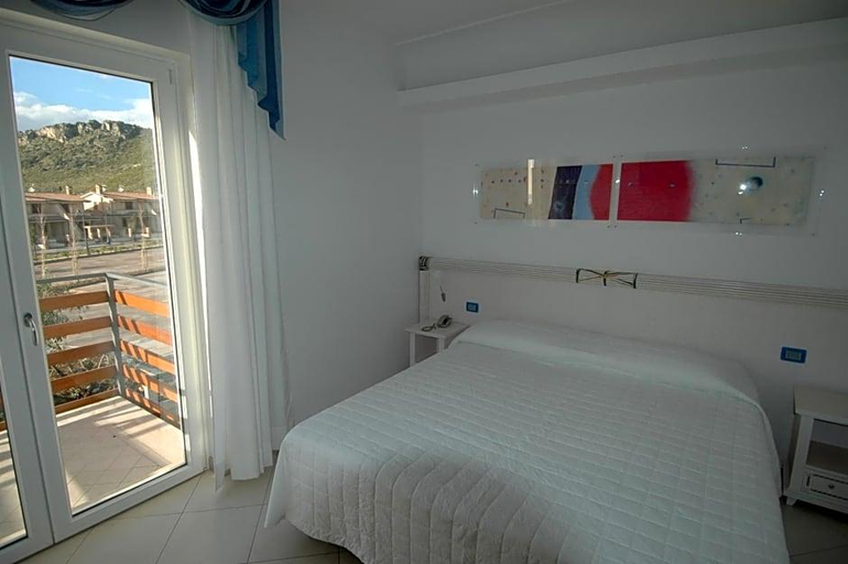 Bedroom 2, Elaia Garden Hotel, Latina