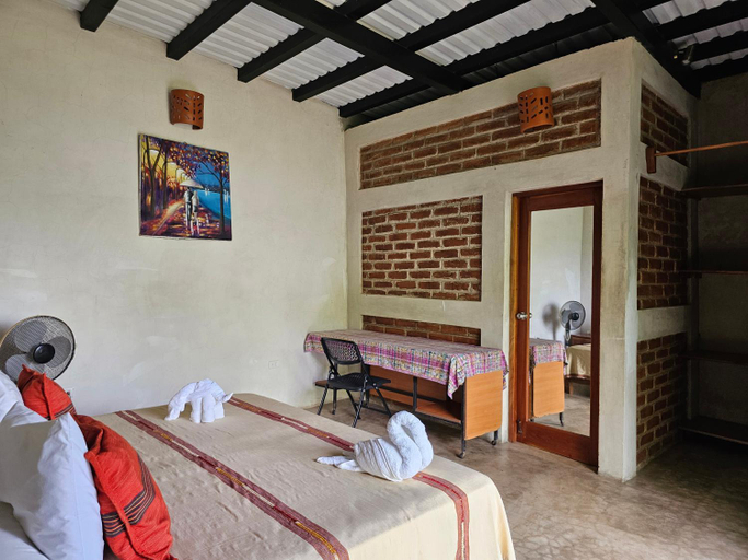 Others 3, Casa Andalucia, Tola