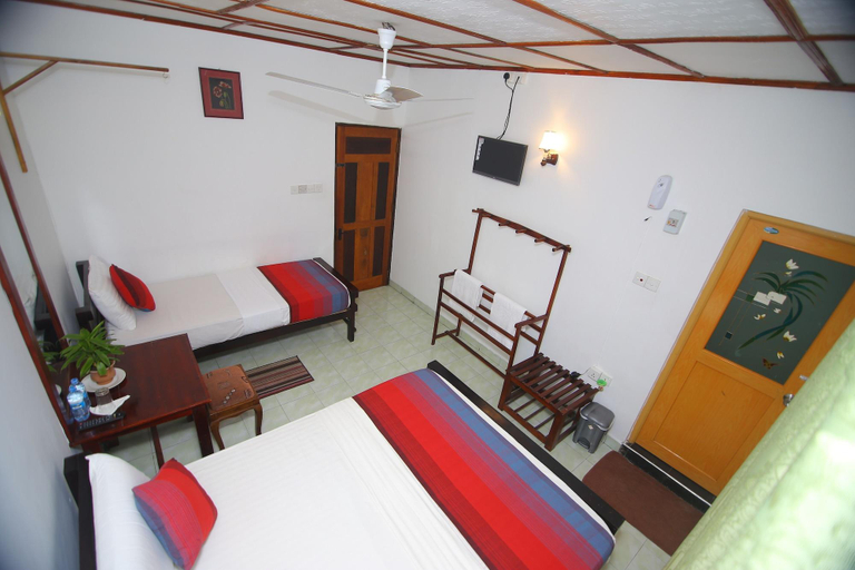 Bedroom 2, Thilaka City Hotel, N. Palatha East