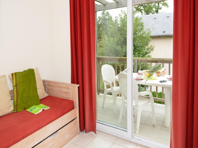 Bedroom 3, Apartment in Rignac near Lake Peyrade, Aveyron