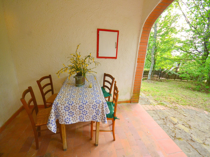 Others 5, Holiday Home with Garden and shared pool, Pistoia