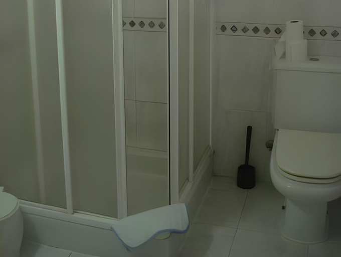 Bathroom 2, Hostal Margarita, Barcelona
